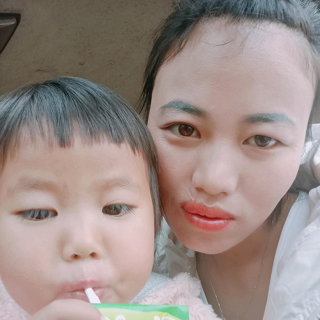 喜欢跳舞的彝族的妹