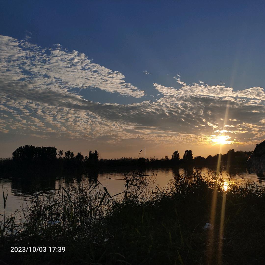 夜雨独行（户外）
