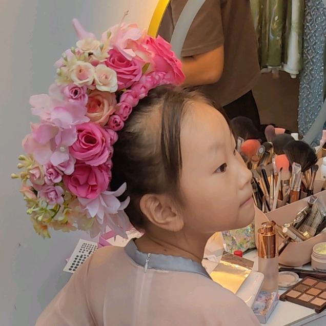 一杯敬月光，两杯入梦乡。