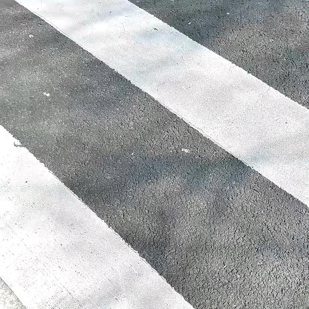 只听得见蝉鸣咯