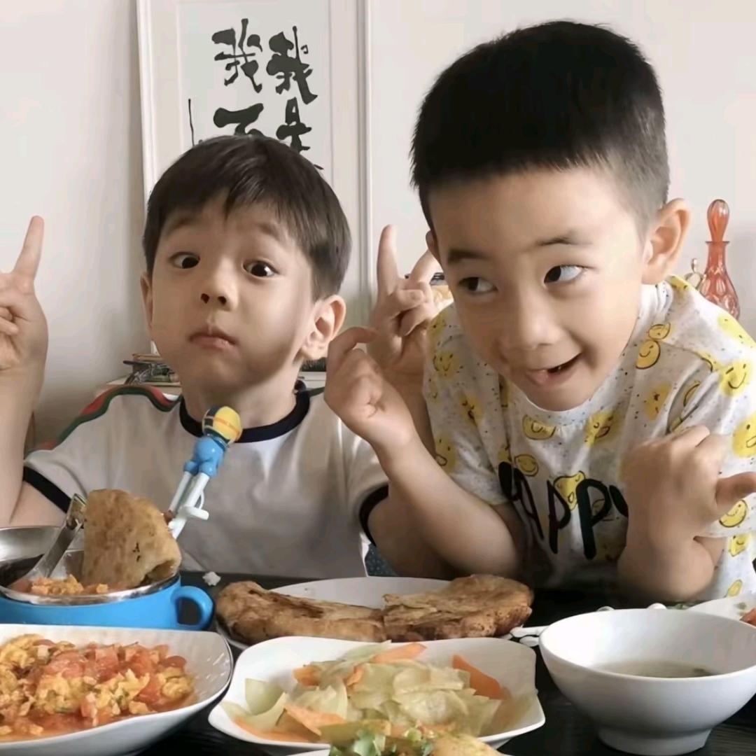 散落在