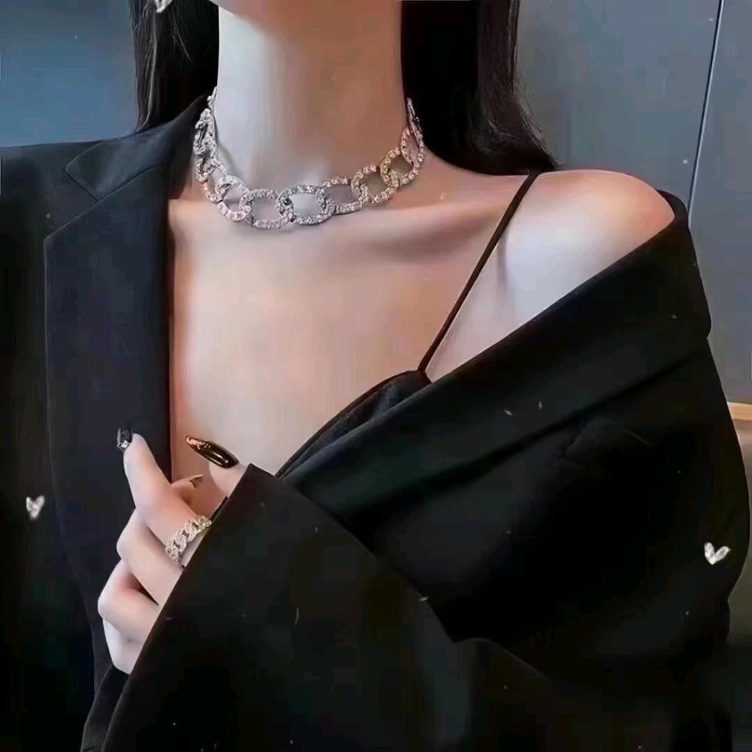 £苏沐呐