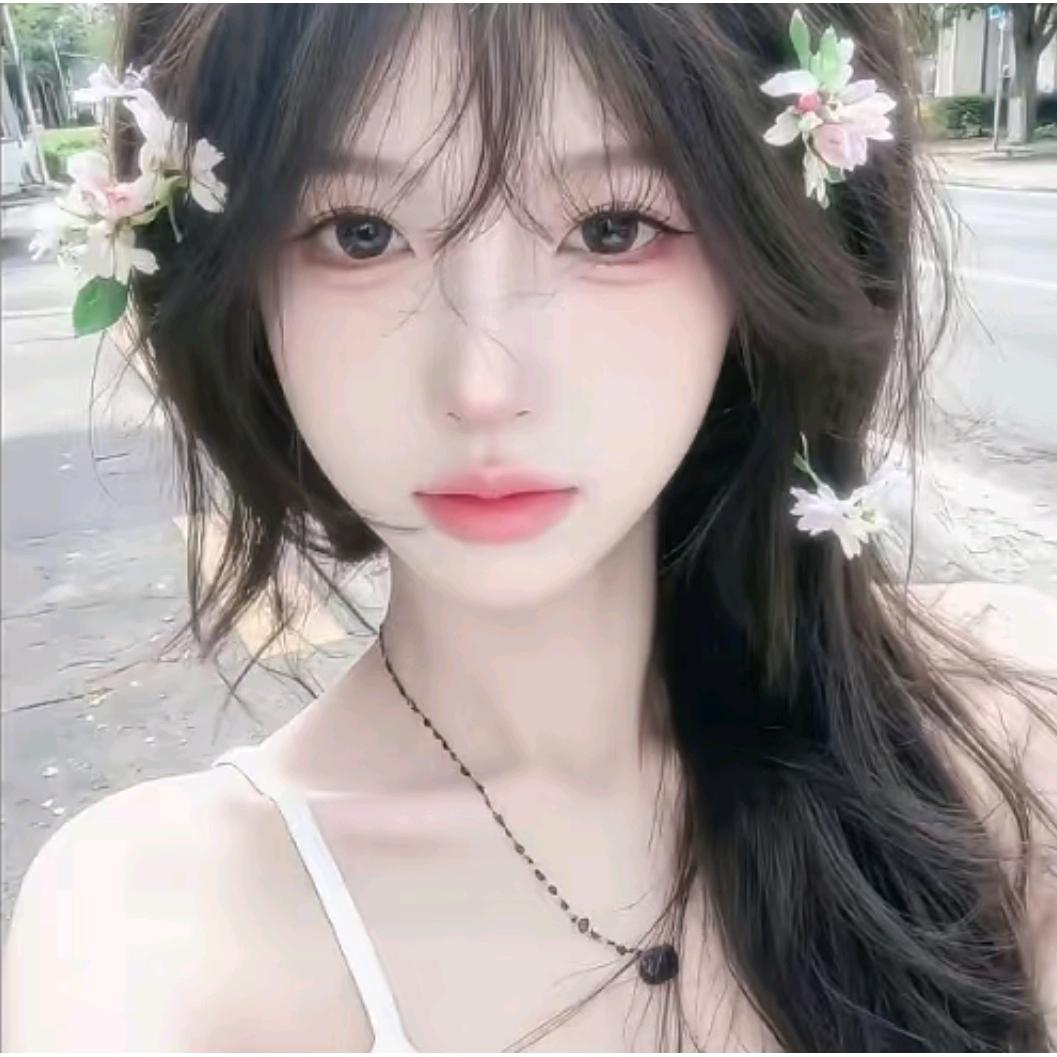 美女也会emo