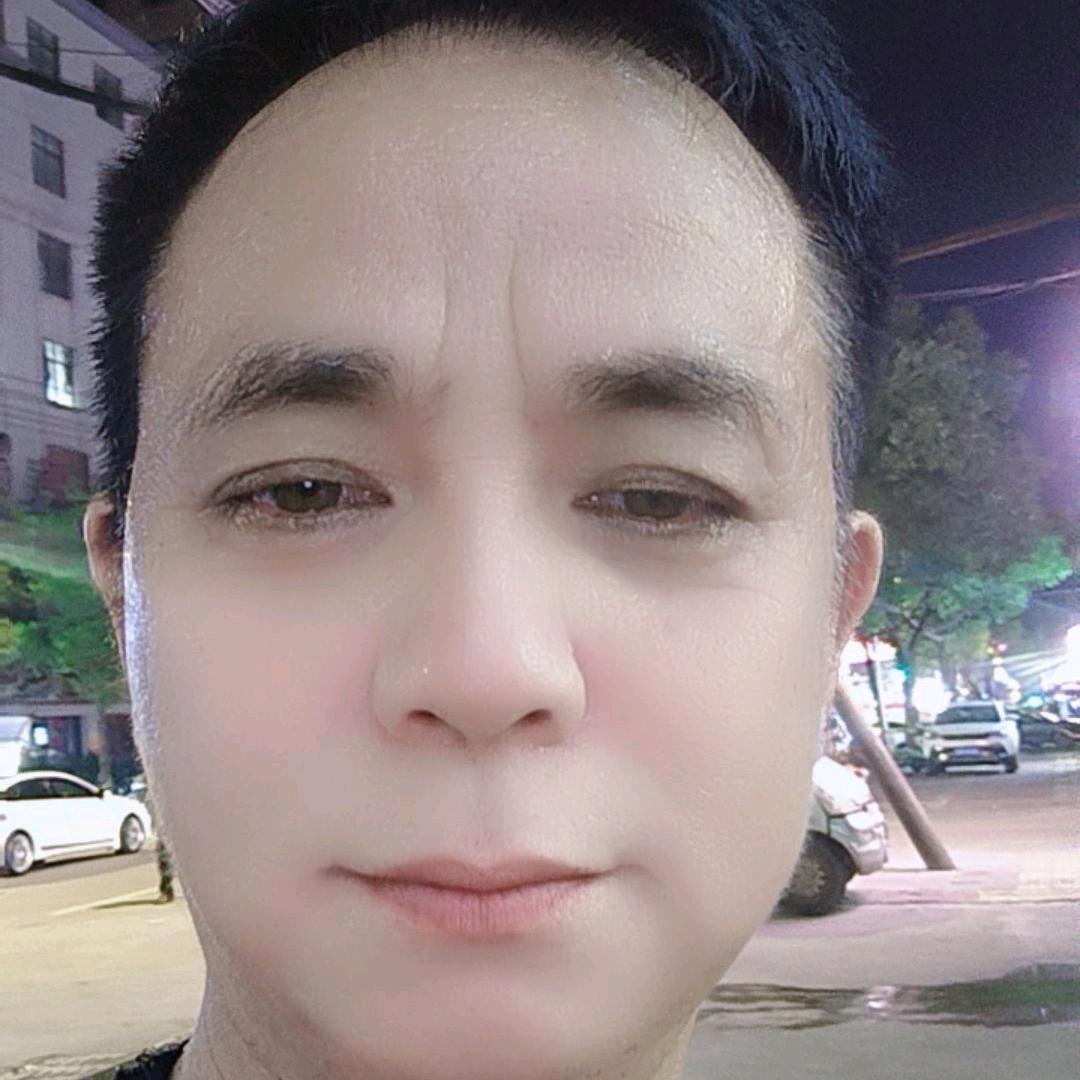 裁剪哥…在实习拍摄影中…