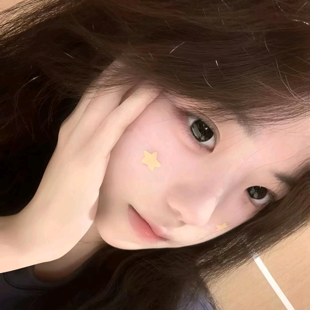 幸运的四叶草🍀女孩