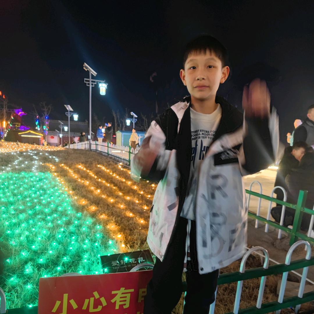 穿35号球服的小孔