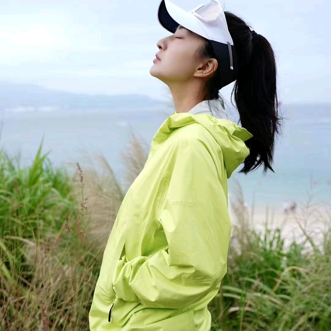 万象城~安踏小柳