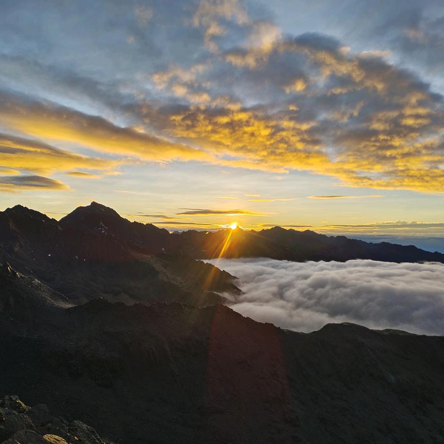 四姑娘山向导寻岩户外二哥