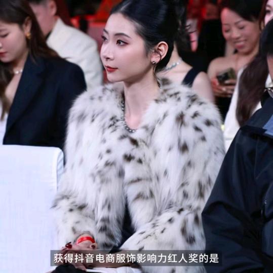 陈什么陈的衣帽间