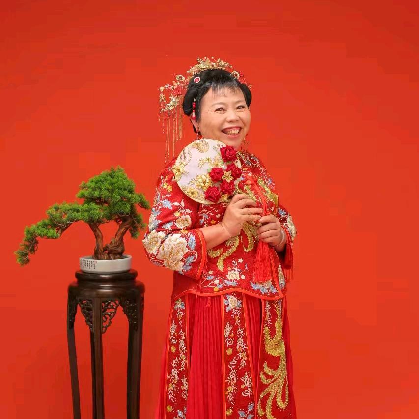 爱拍抖音，爱跳舞，爱唱歌