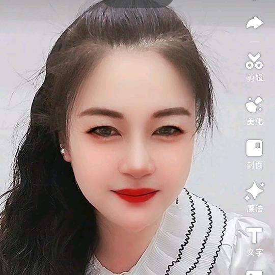 爱笑的荣荣