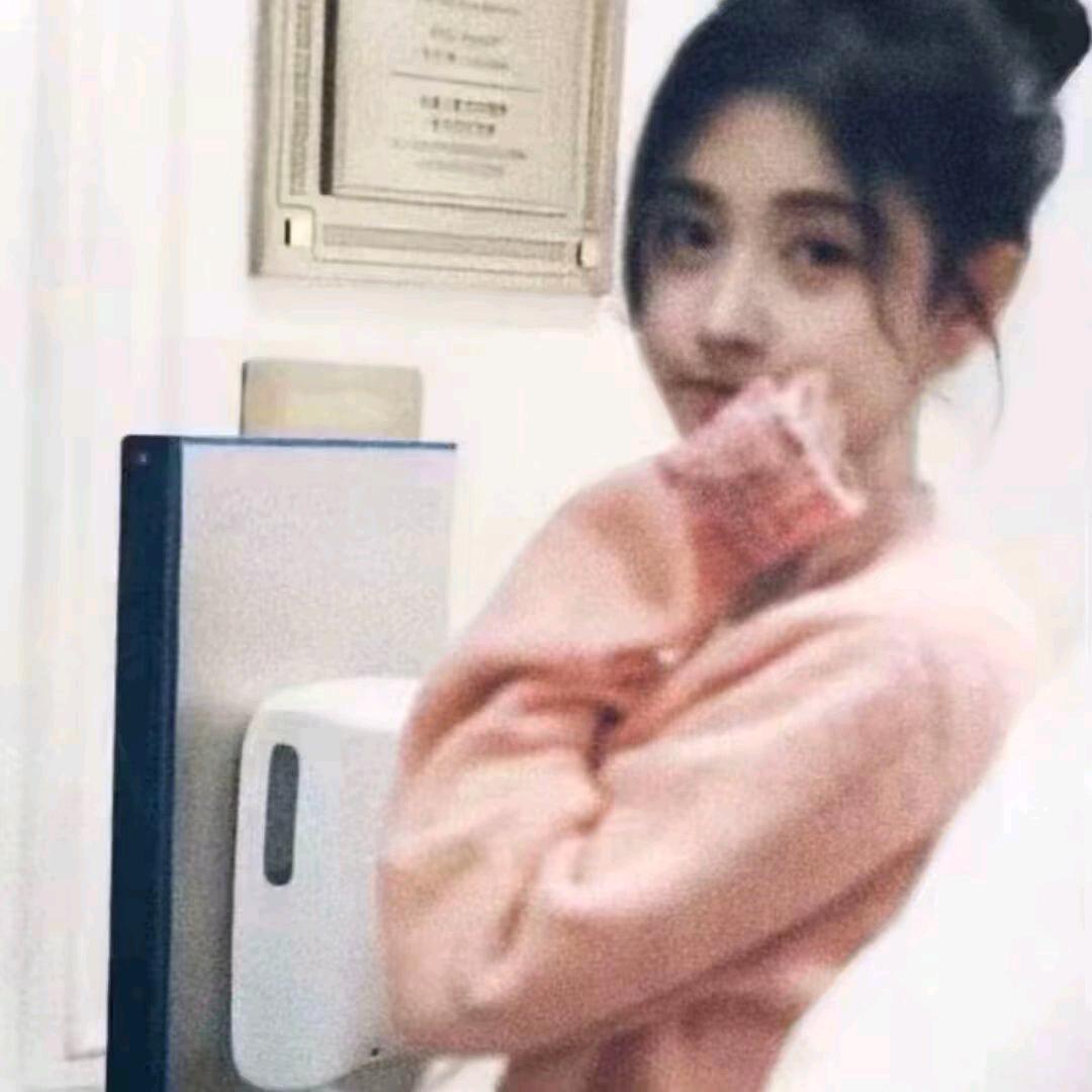 揪心咪咪祎.