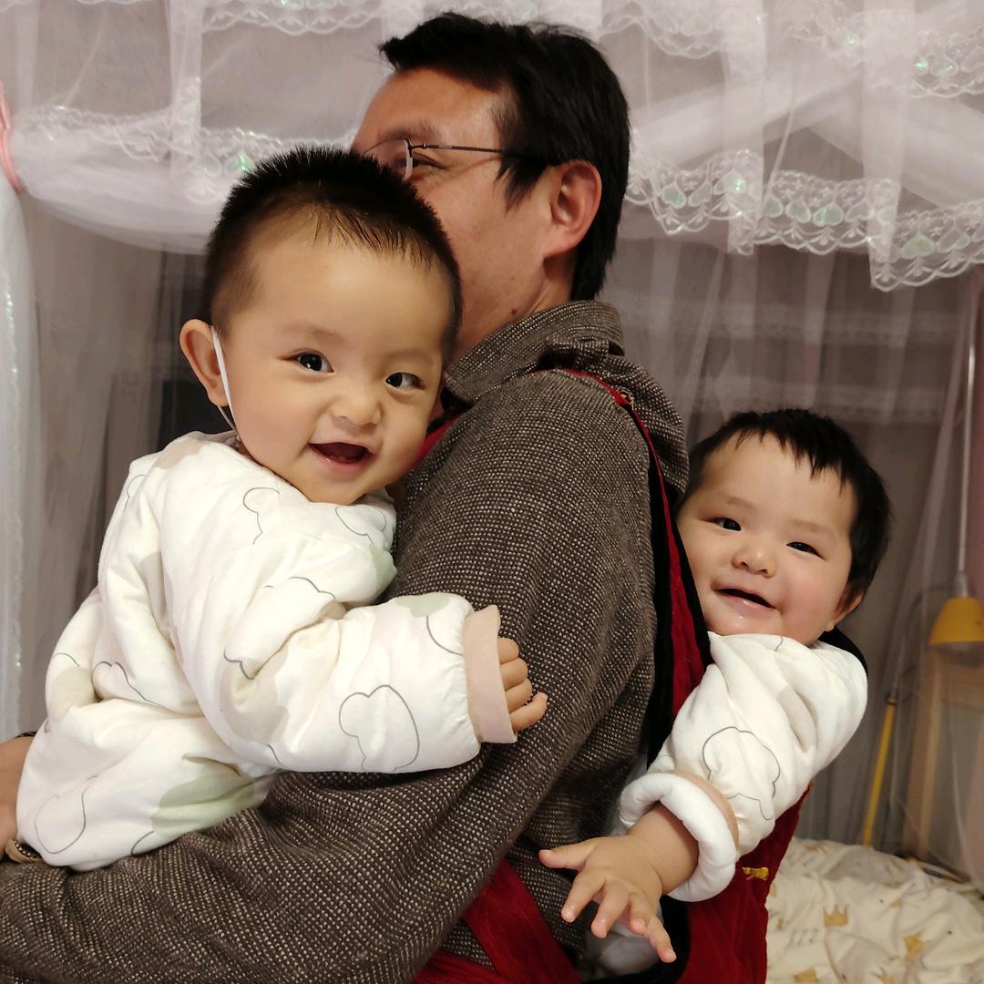 两个小魔怪