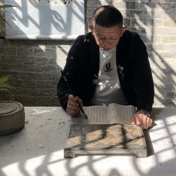 暗送秋波