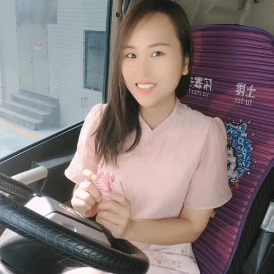 9米6货车女司机“三妮”