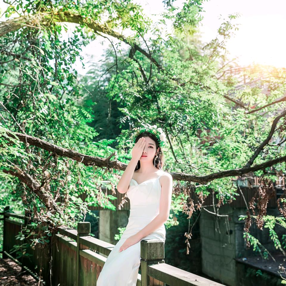 似笑非笑的二姐