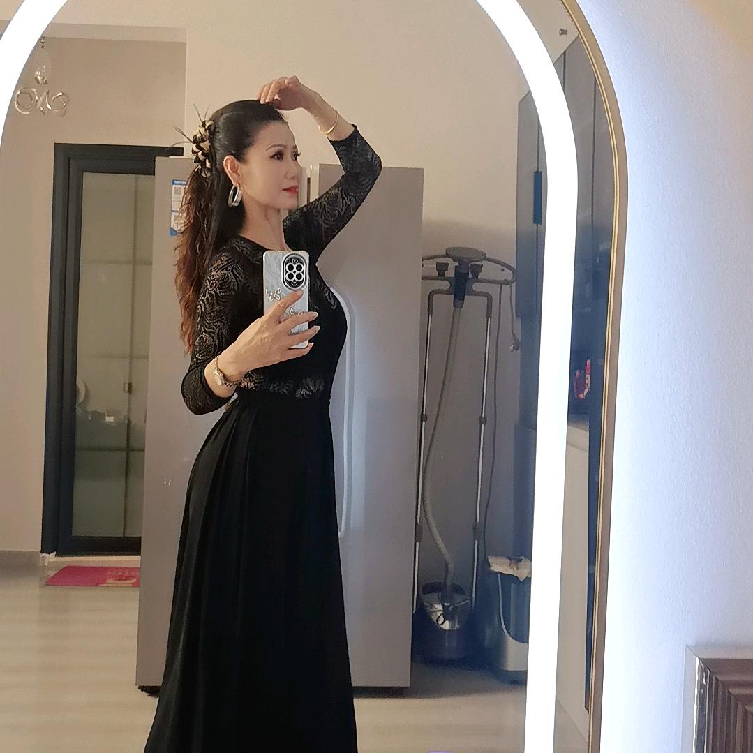 荣荣   新疆舞老师