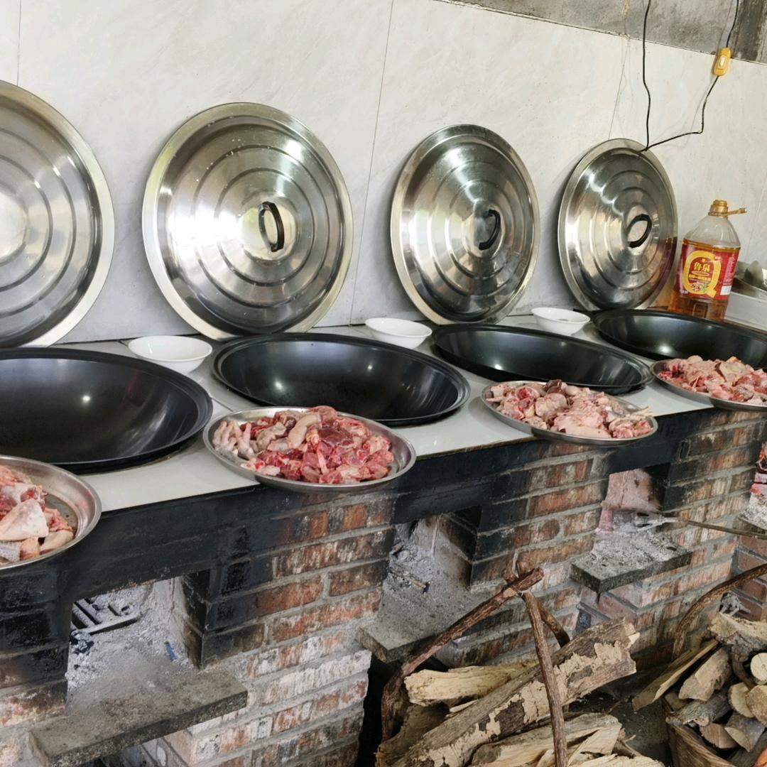 乐在农家小院《正宗柴火炒鸡炖鱼》