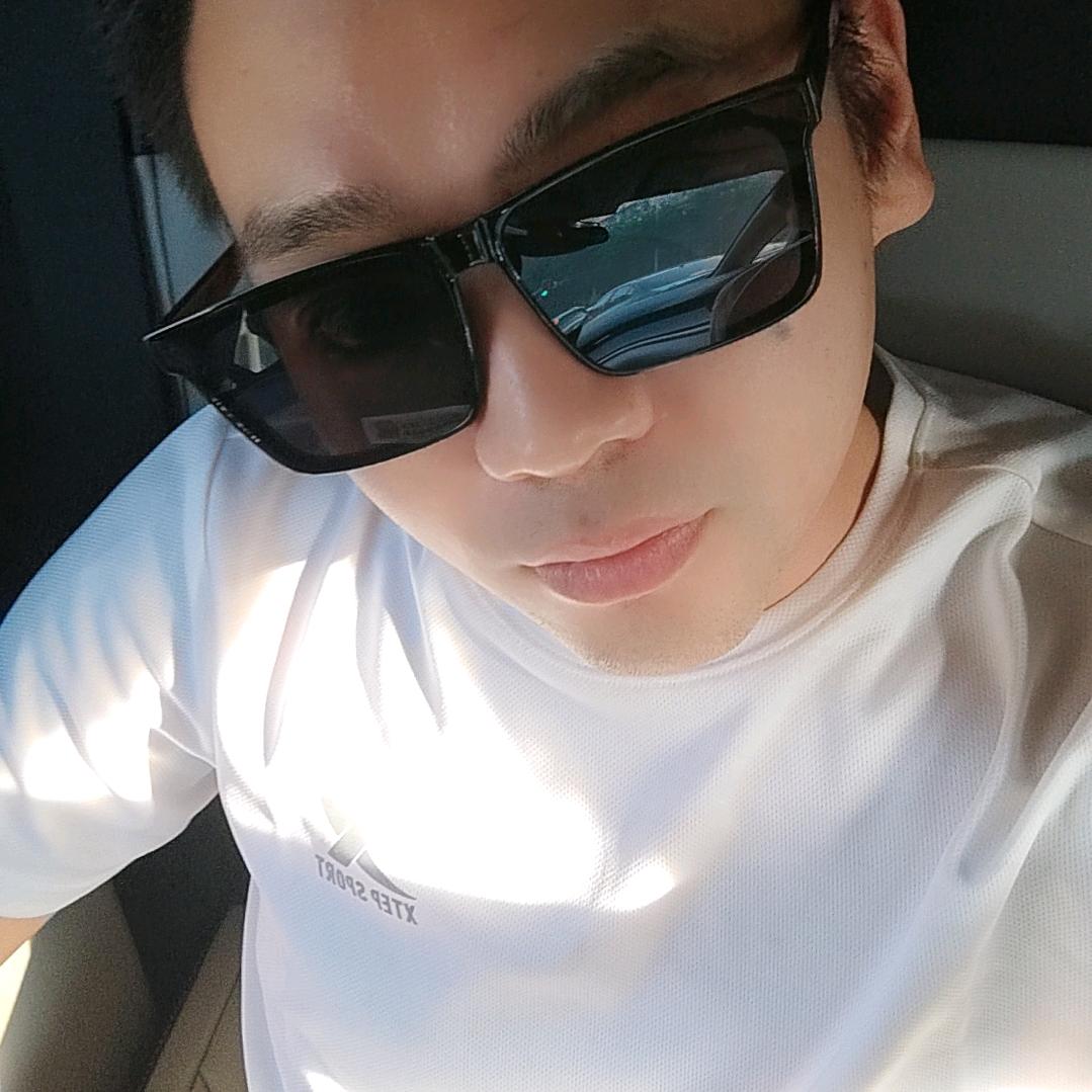 __没有背景丶只有背影