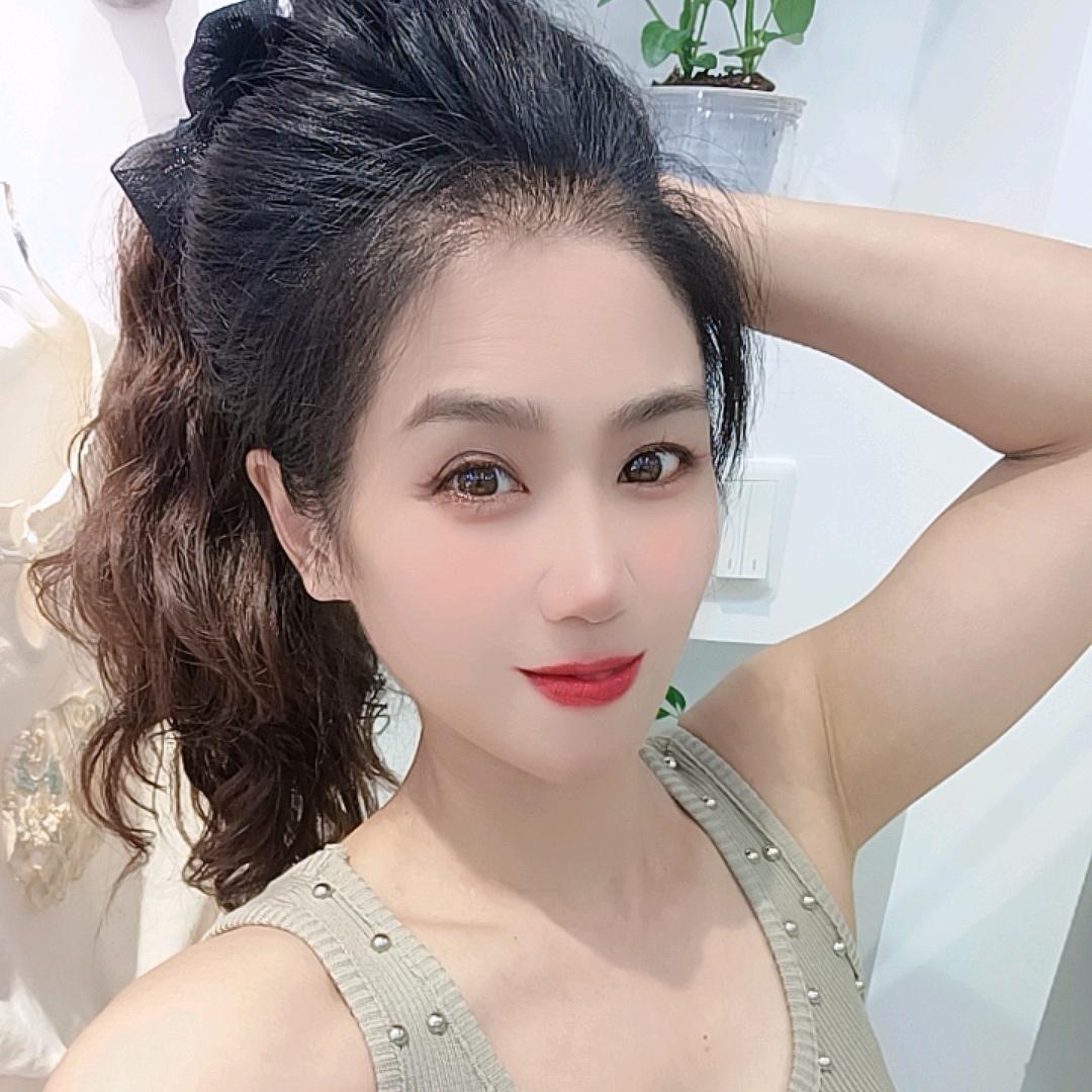 白地市依沐裳品牌女装