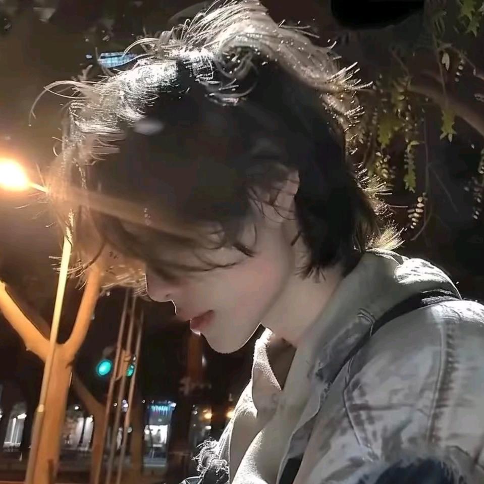 殿前的土孙丹王头像