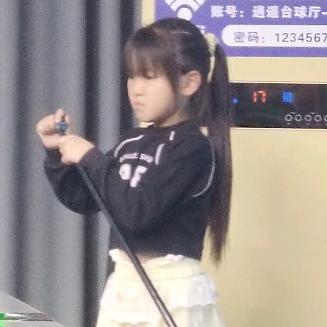 不吃草的小白兔