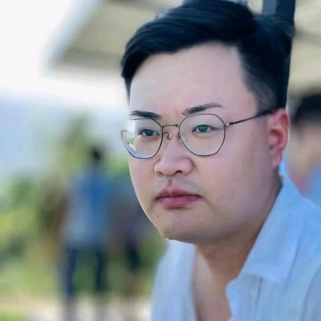 卖珠宝的小刘
