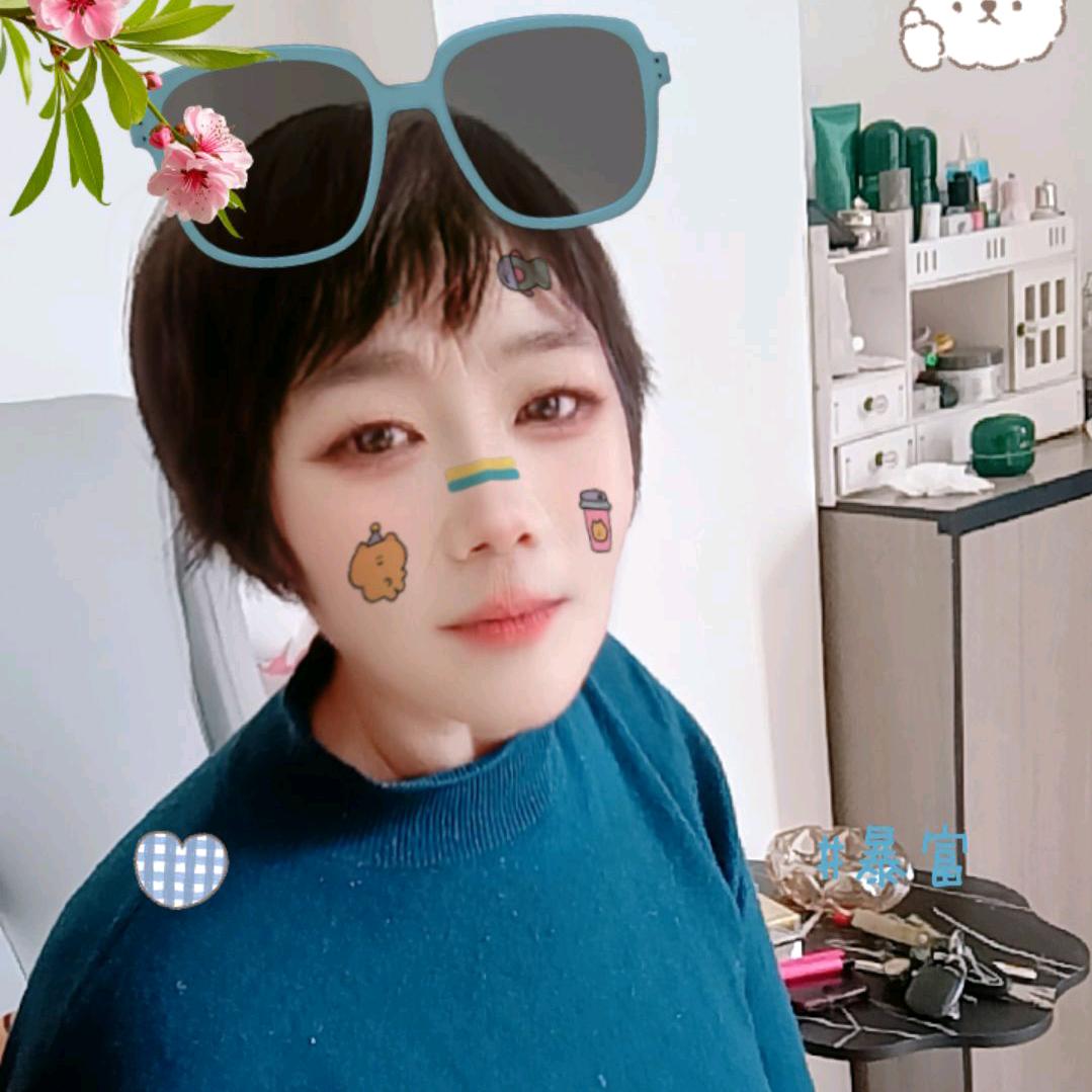 许影.