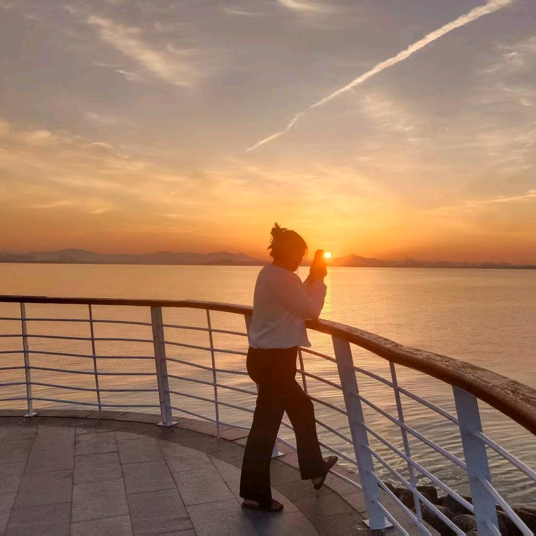 美美容业小姐姐丽梅