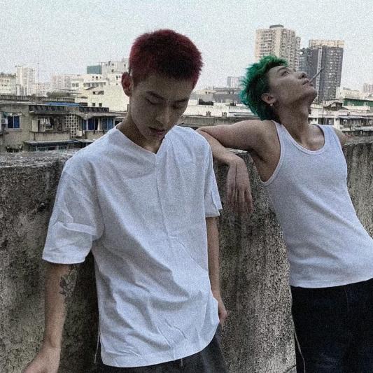 洪世闲.