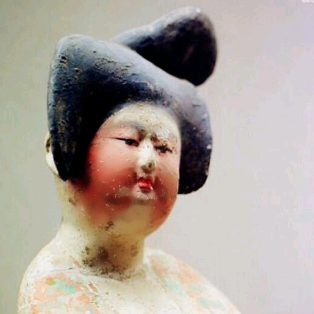 一领淡鹅黄