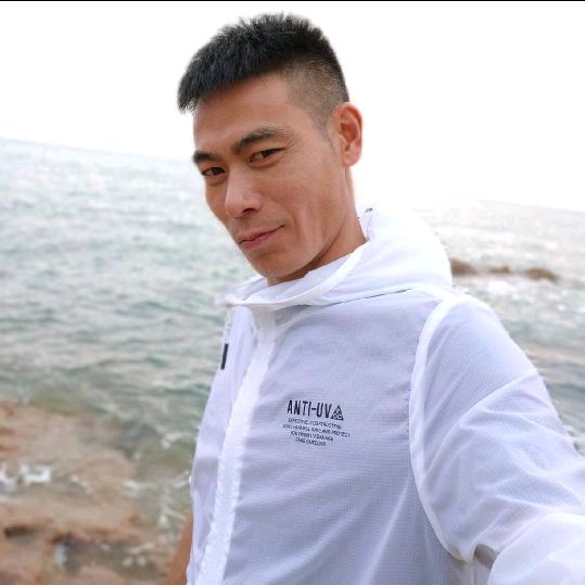 人生之路，就在各自的足下。