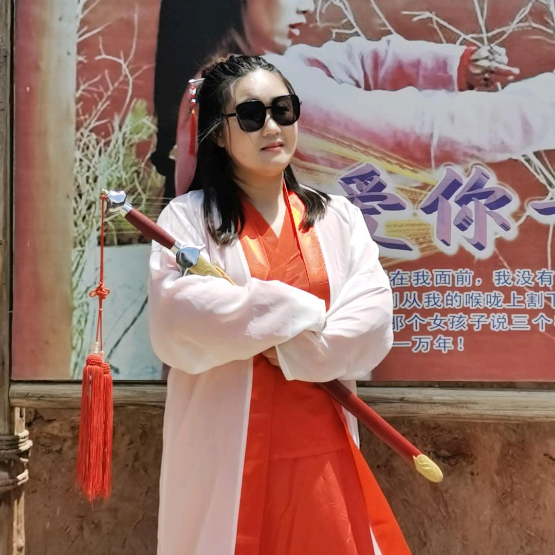 @🌻月亮会陪晚睡的人🎀