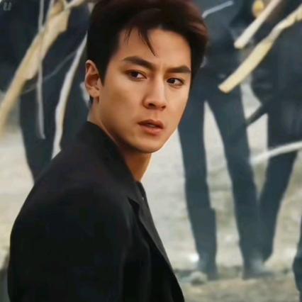 小王想踢球