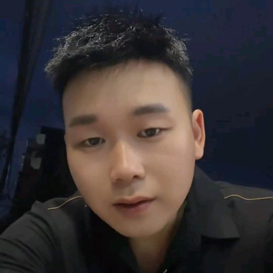 小眼哥