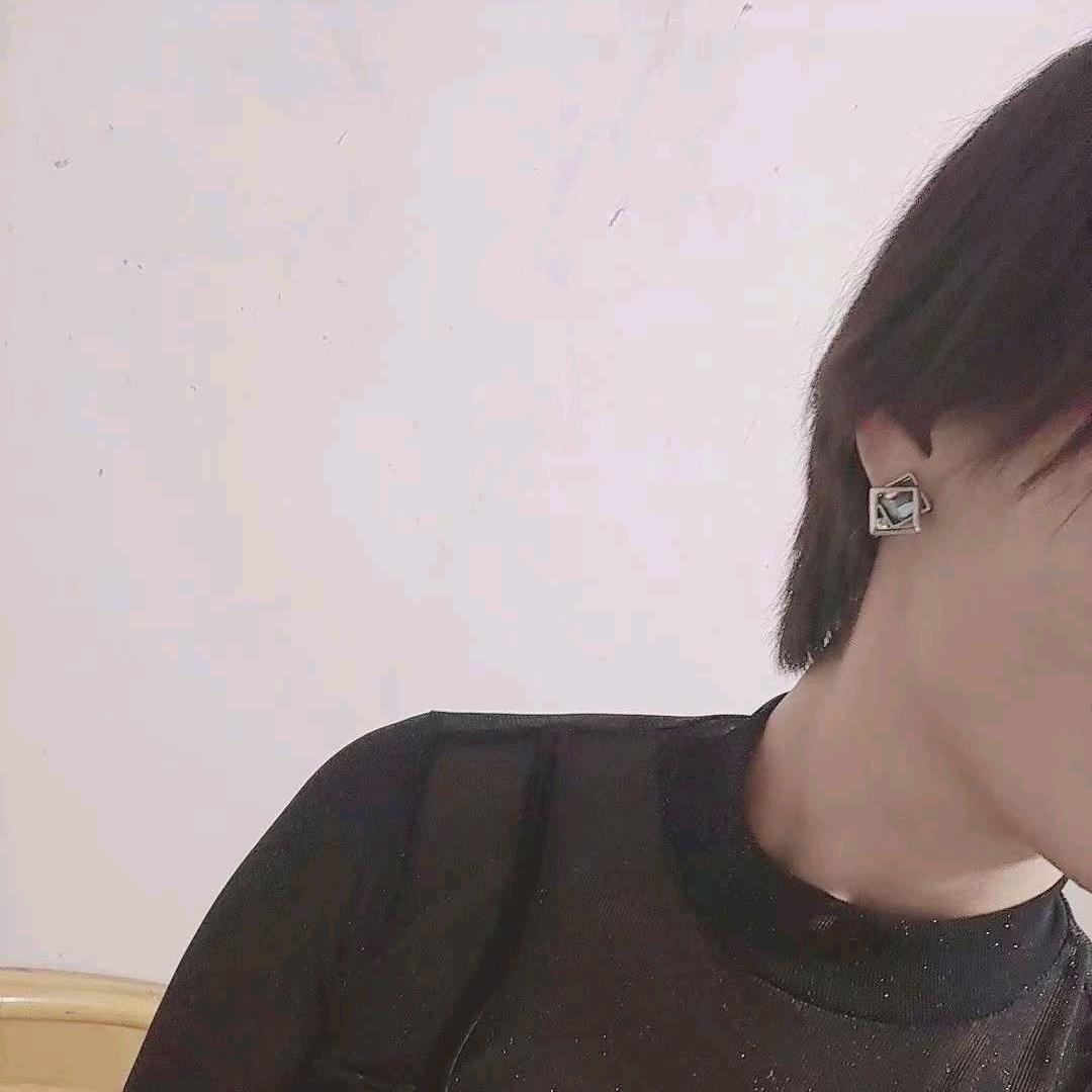不言不语💫