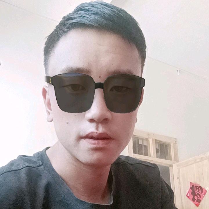 军哥  守村人