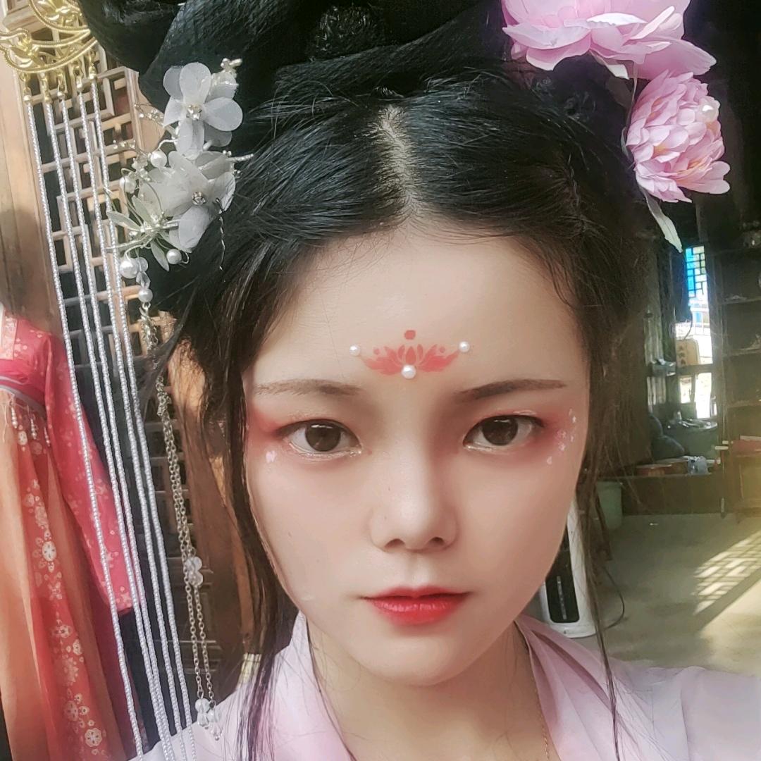 倾城容颜汉服