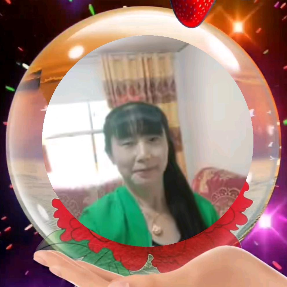 《难忘今宵》。