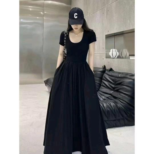 爱笑时尚服饰铺子