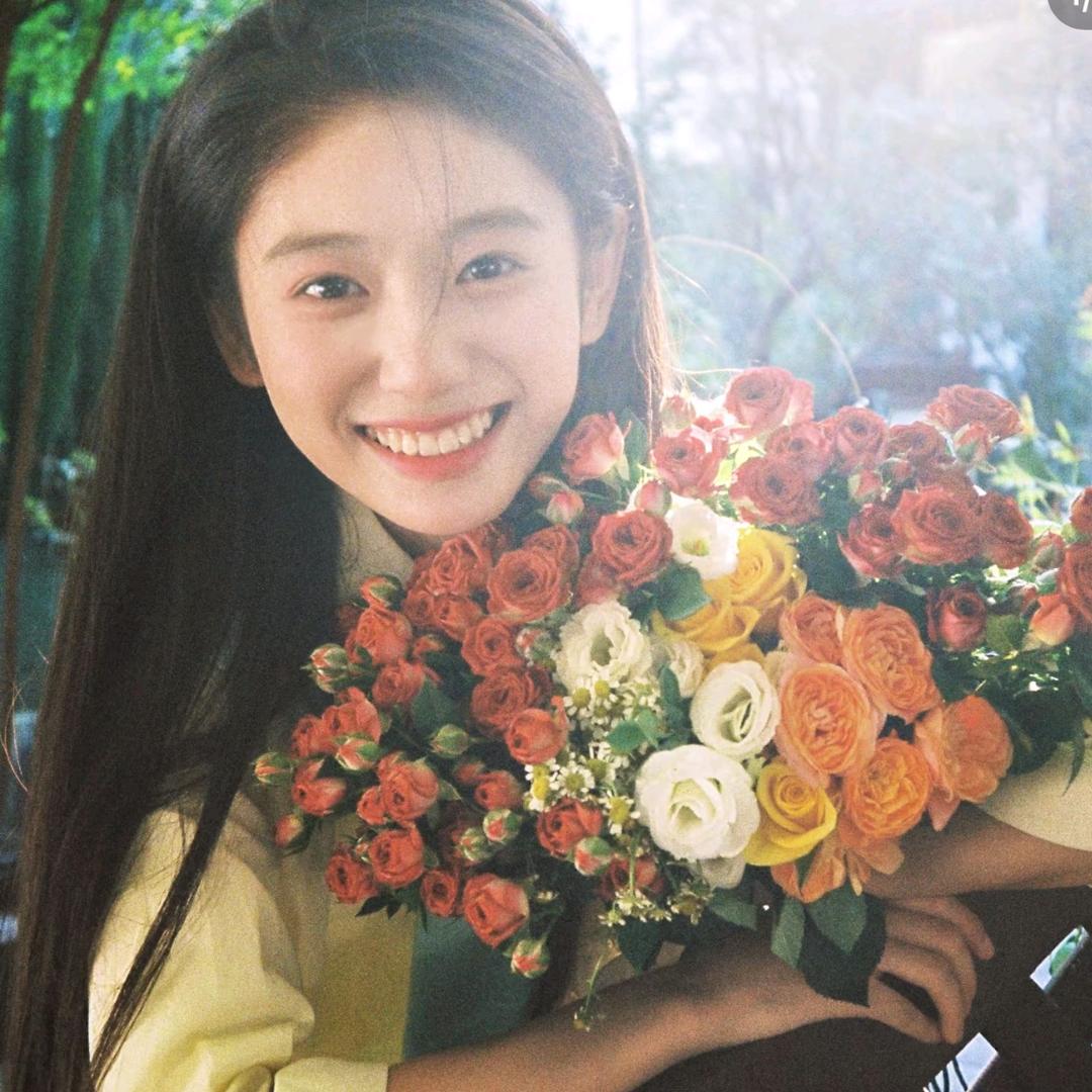 遛鲸鱼的姑娘
