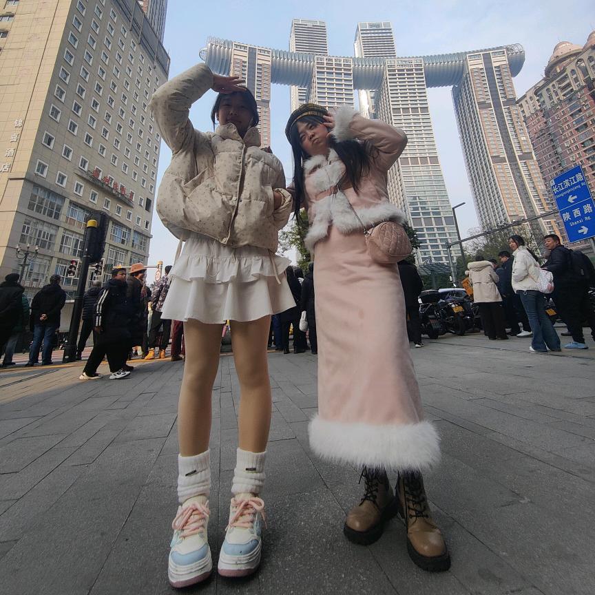花花绿绿的第一使徒头像