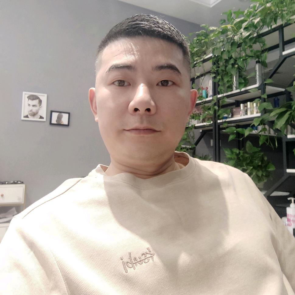 阿龙，