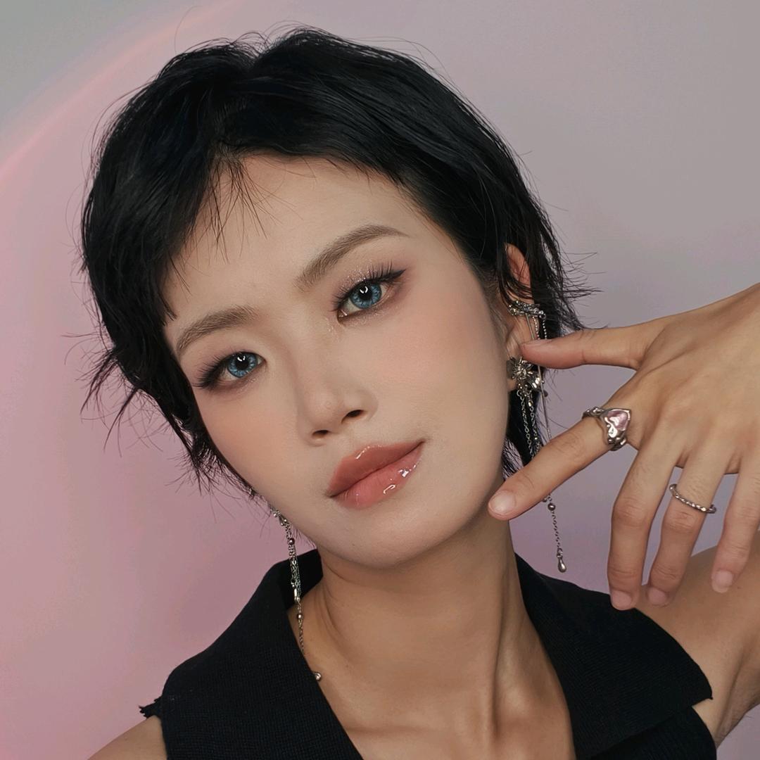 洪湖觅光里美妆 / 阿银