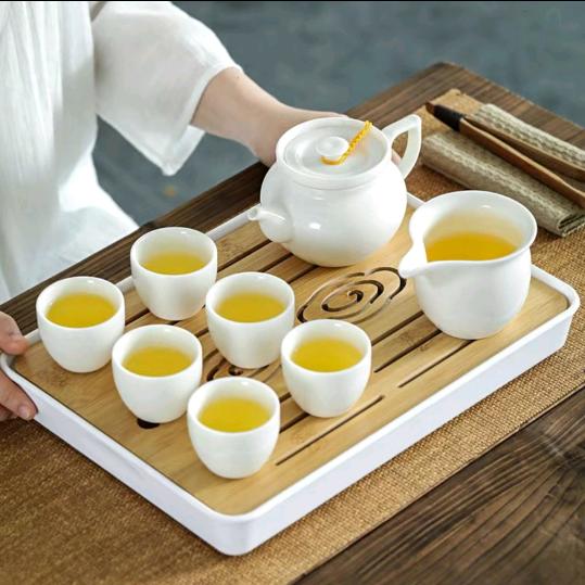 啊訇帮助上坟做都啊