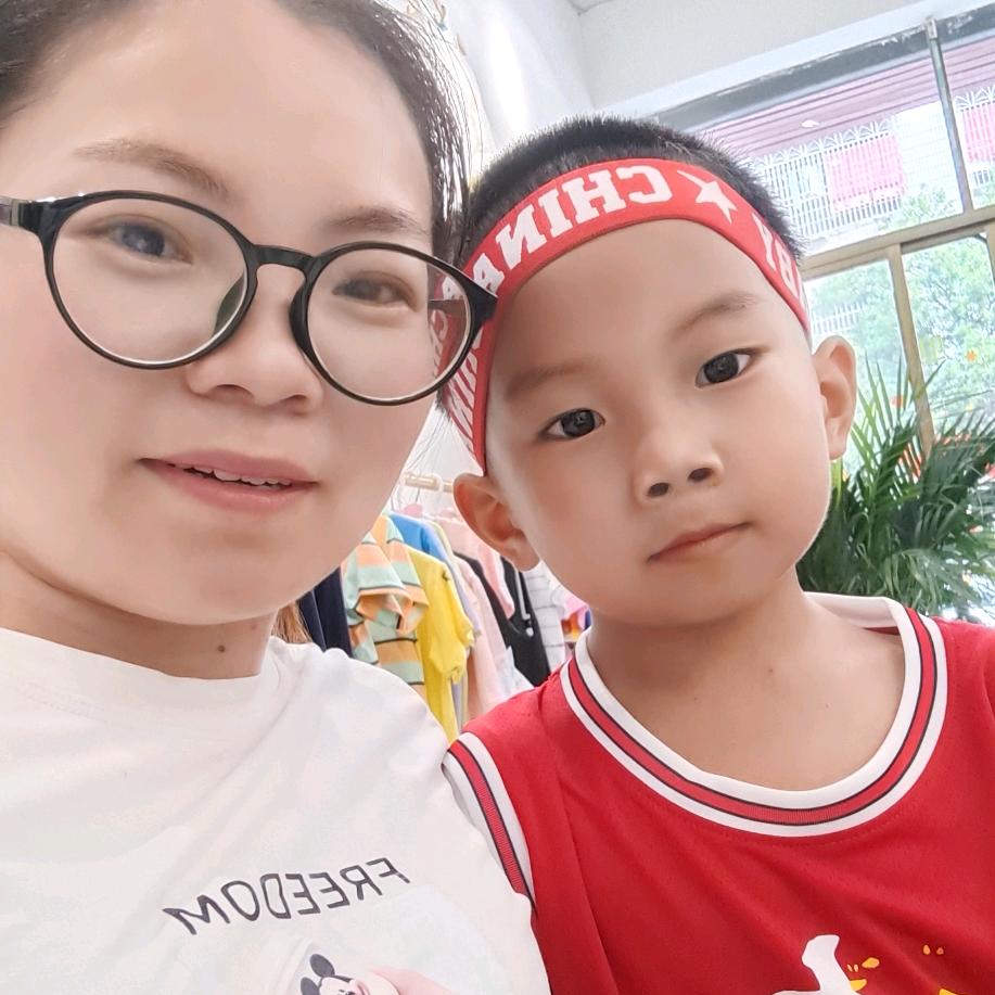 双峰开童装店的姑娘