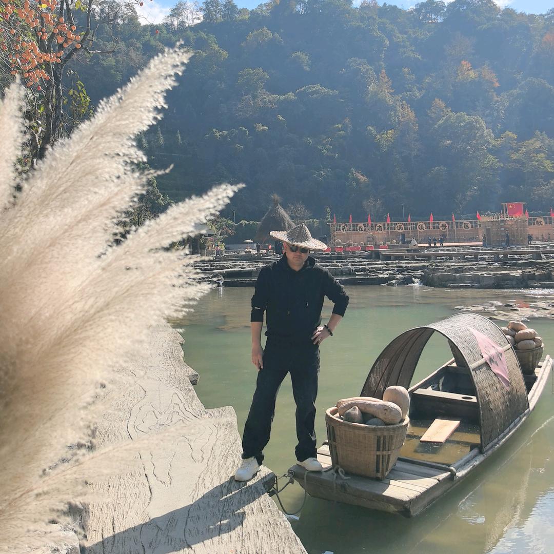 湘谭哥（单身的日子自己开心就好）