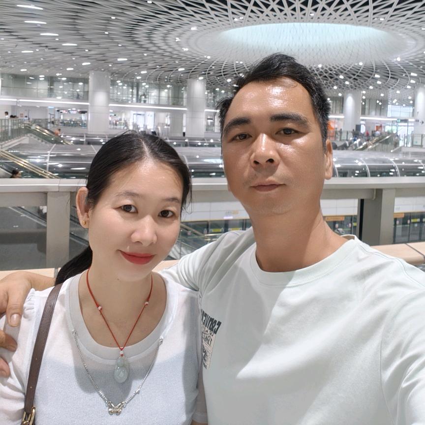 追求梦想与快乐，保持乐观与幽默