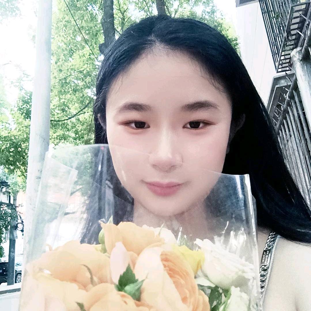 爱吃奶油泡芙的三三