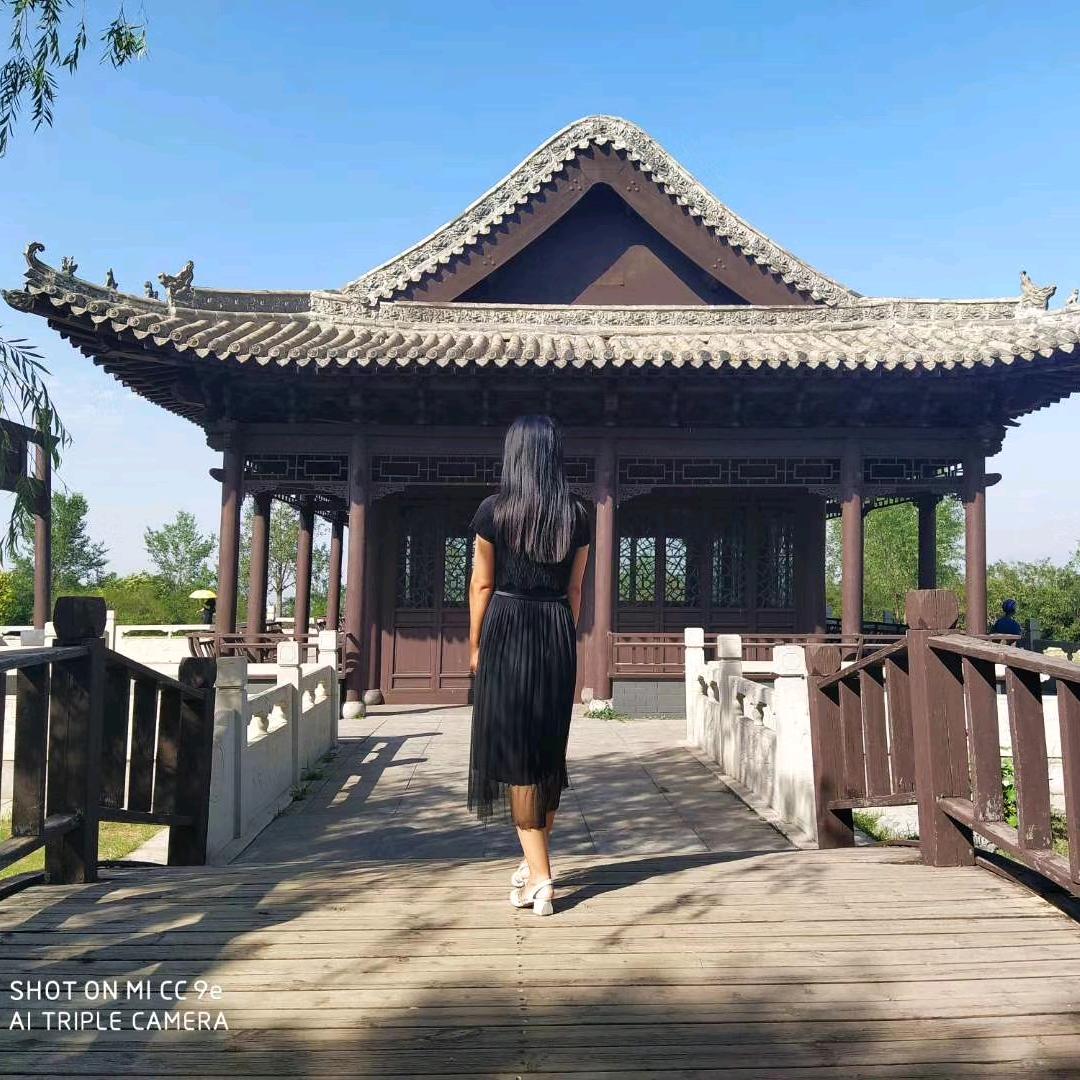 为谁红装